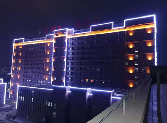 高楼上的亮化工程看，应该如何去进行